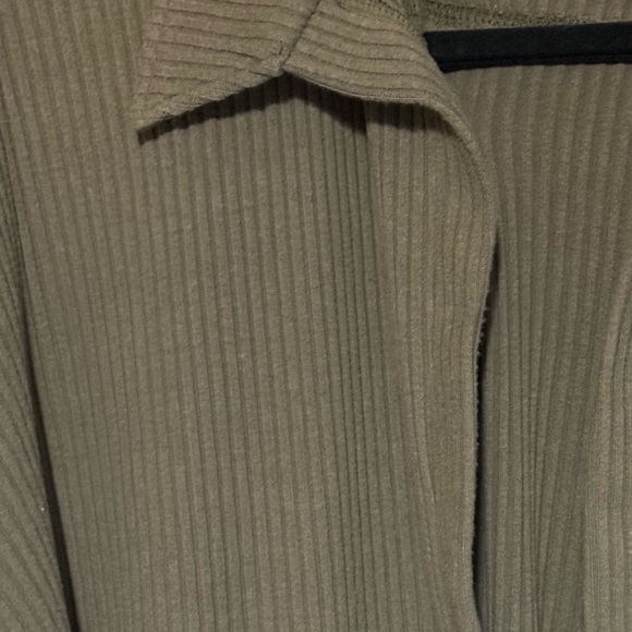 Joah Brown Deep-V Pullover in Army Lux Knit. Large - Picture 12 of 14